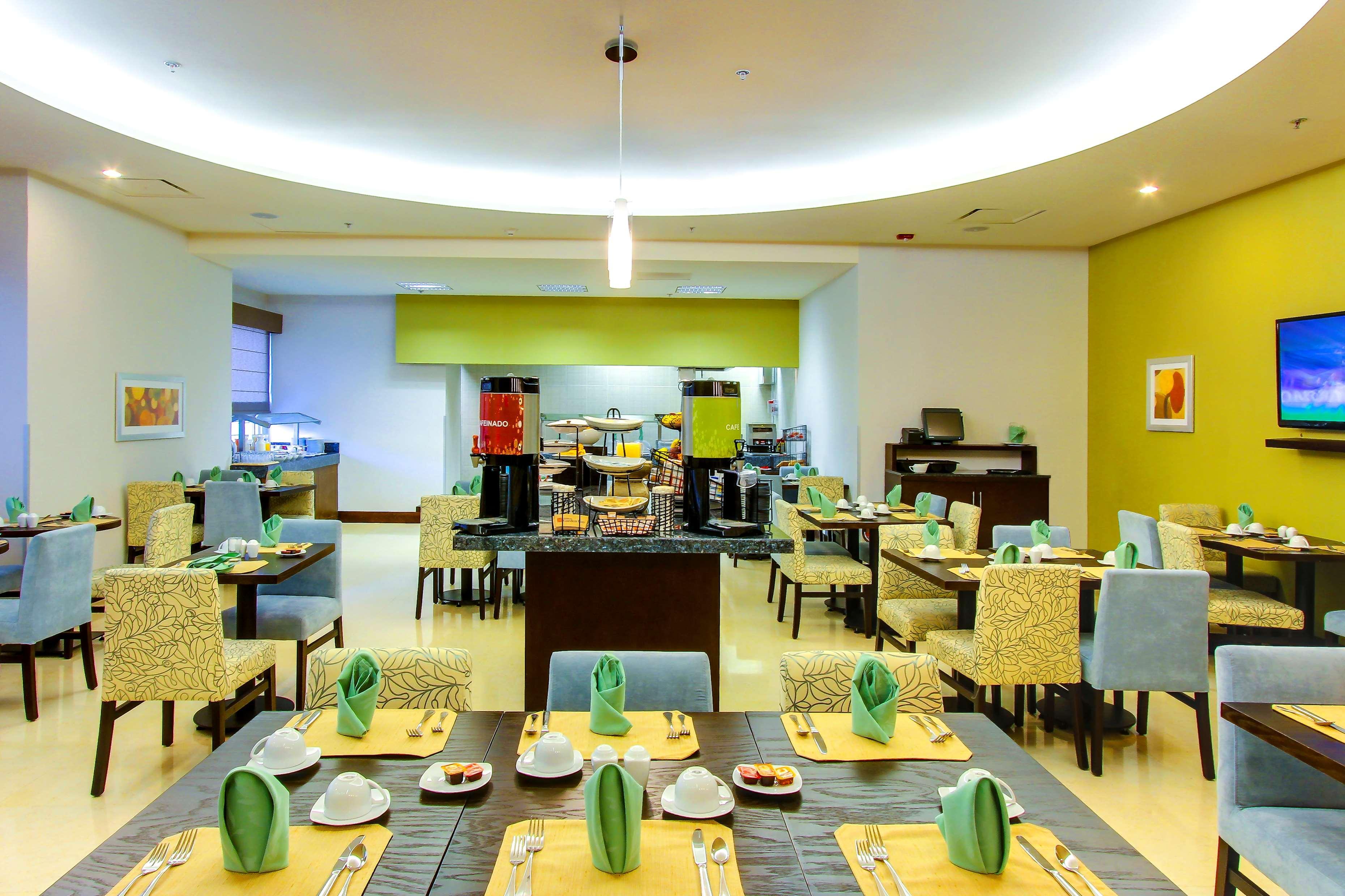 Hilton Garden Inn Querétaro Extérieur photo