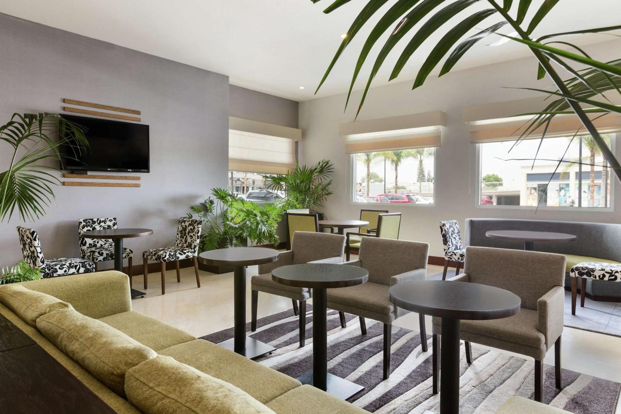 Hilton Garden Inn Querétaro Extérieur photo