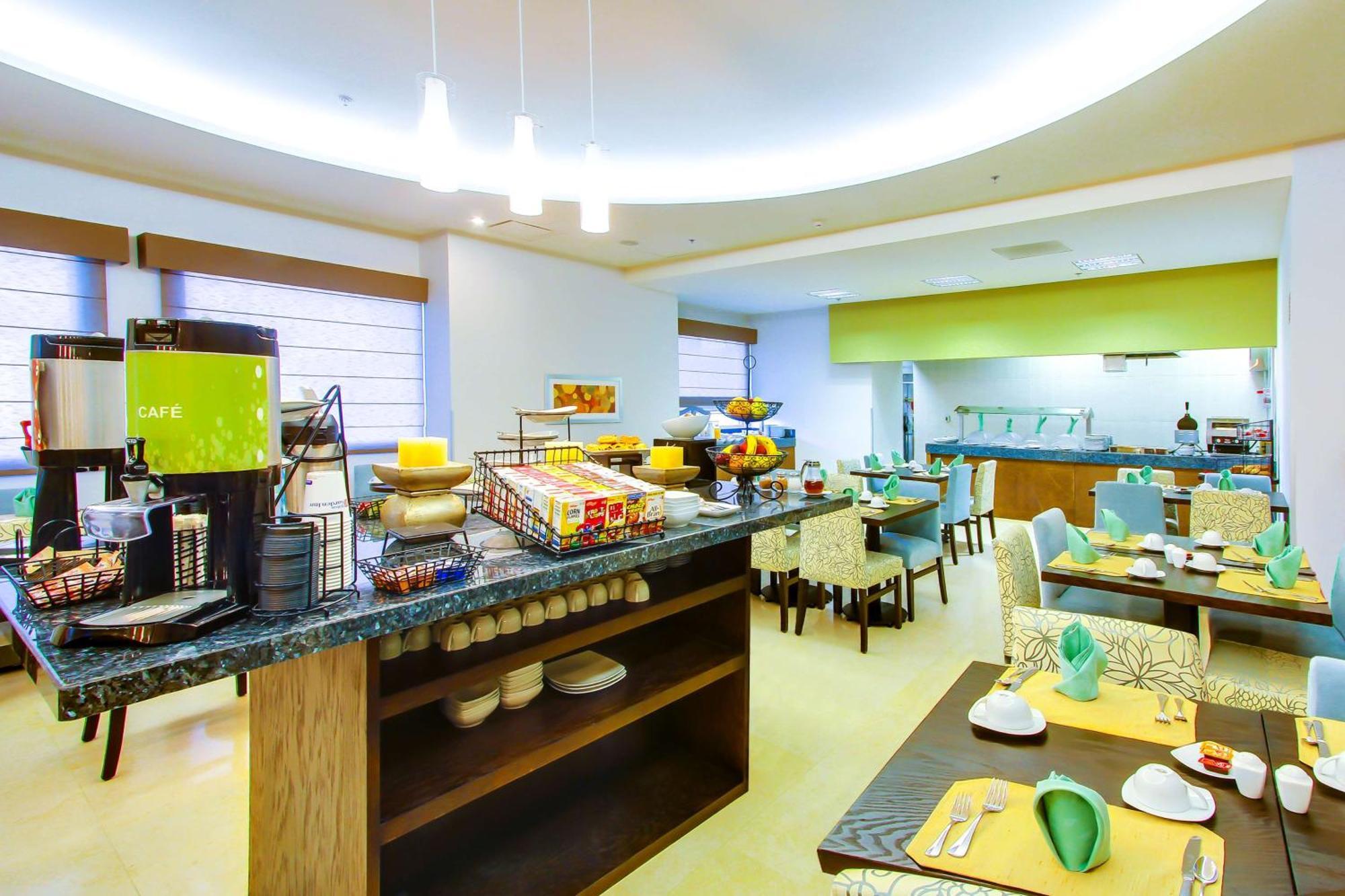 Hilton Garden Inn Querétaro Extérieur photo